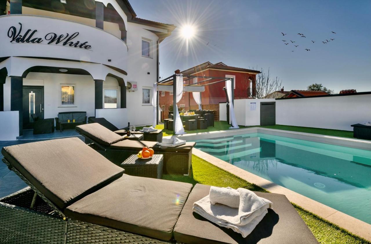 Complex Villa White PUY 외부 사진