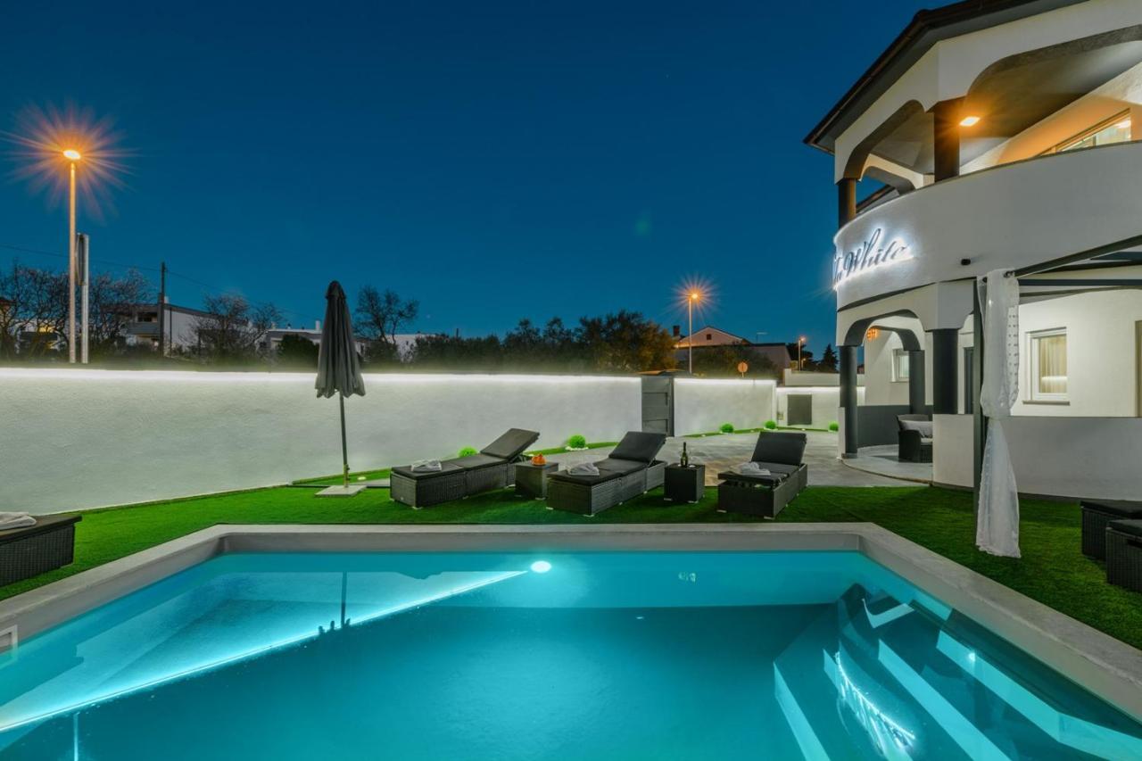 Complex Villa White PUY 외부 사진